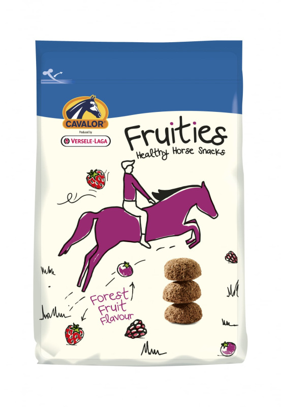 Pamlsky Fruities s lesným ovocím pre kone Cavalor 750 g