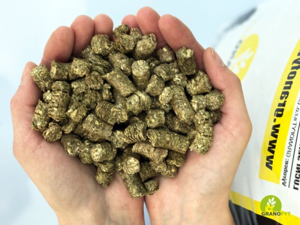 LUČENKA S KONOPÍM – granulované seno s prídavkom konopných kanabinoidov 15 kg 1